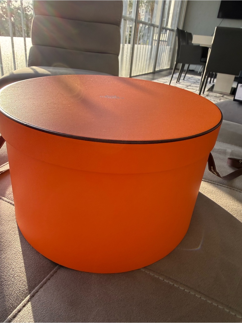 Hermes Oval Hat Box - Picture 4 of 7